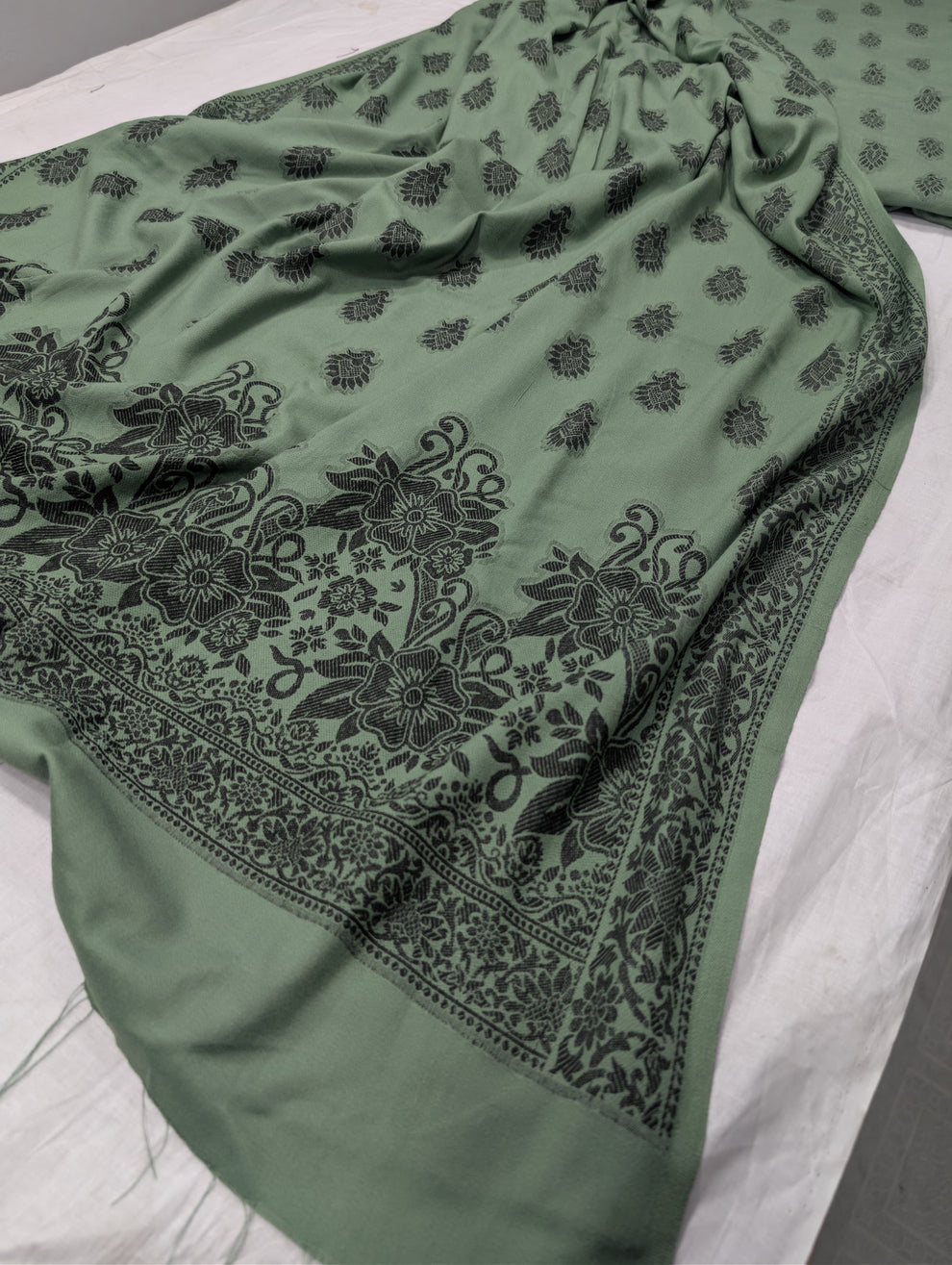 3-PC Premium Marina Motif Brosha (Pista Color)